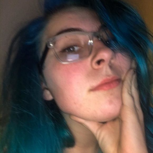 Meet your Posher, Holly - Picture 1 of 1